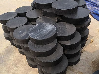 焦作板式橡胶支座由若干层橡胶片与薄钢板经加压硫化